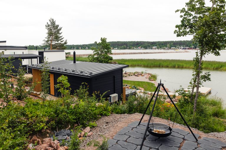 Nuotiopaikka ja sauna